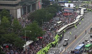 경찰 "드라이브 스루 차량시위도 집회신고 대상"…개천절 집회에 전국 경찰 1만명 이상 투입 가능