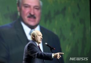 EU, &apos;부정 선거&apos; 루카셴코 "벨라루스 대통령 아니다"…"위조된 결과...새로운 선거해야"
