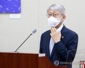최기영 장관 "코로나19 치료제·백신개발,국가가 끝까지 책임"