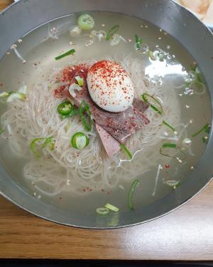 성시경, 서울 평양냉면 맛집 평가 "편육 혼술하는 아저씨, 방탄소년단보다 부러워" 