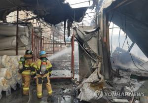 인천 남동공단 필터 공장 화재 큰 불 잡아…소방관 1명 부상