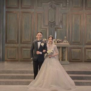 "돋보이는 외모"…래퍼 비와이, 아내와 함께한 결혼식 사진 공개