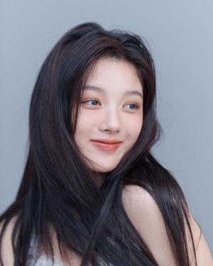 김유정, 한층 더 깊어진 미모…인스타에 새 프로필 공개