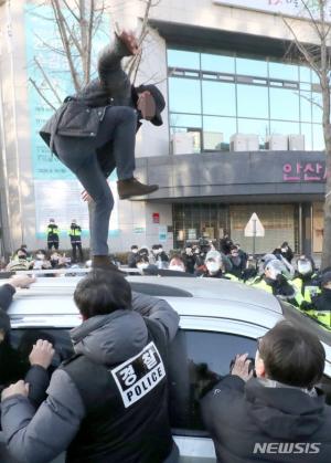 "조두순에 관종 유튜버까지" 주민 항의 빗발쳐…난동부린 유튜버 처벌 대상 