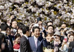 일본 검찰, 아베 불기소·비서 약식기소…"납득할 수 없다" 비판
