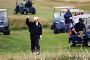 트럼프, 바이든 취임식 피해 골프여행 의혹…백악관 "계획 없다" 부인
