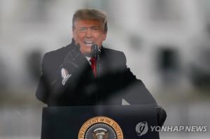 페이스북도 트럼프 계정 차단, 바이든 취임 20일까지 2주간…"무기한 될 수도"