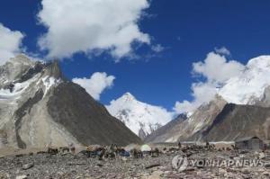 네팔 셰르파 10명 &apos;난공불락&apos; 히말라야 K2 겨울철 첫 등정…정상 시속200km, 영하 60도