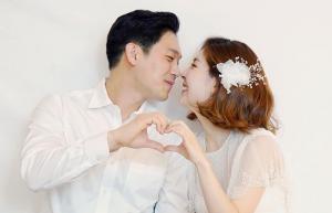 ‘오뚜기 3세’ 함연지, 남편과 결혼 4주년 셀프 리마인드 웨딩사진 공개