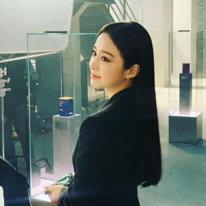 “진짜 여신이세요?”…‘비♥’ 김태희, 촬영장 속 근황 공개