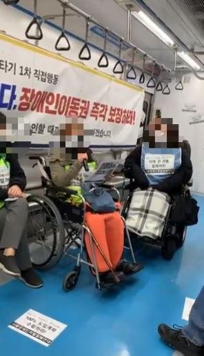 "설 앞두고 지하철에 갇혀있다" 장애인단체 시위→4호선 지연 운행
