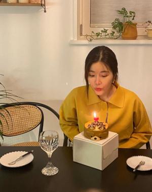 "생일음식은 어디에…?" 강민경-이해리의 조촐한 &apos;생일파티&apos;