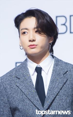 방탄소년단(BTS) 정국, &apos;손 편지로 팬들에게 마음 전하는 감성 넘치는 ★&apos; 1위