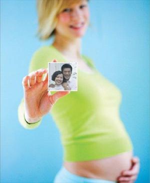 중국 불임률 증가에 대리모의 대리 임신 허용할까?…반대 여론 완강