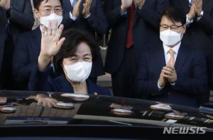 "윤석열의 그림자"…추미애, &apos;한명숙 재판 위증 무혐의&apos; 비난