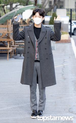 [HD포토] 김용빈, ‘그레이 컬러로 깔맞춤한 패셔니스타’ (불후의 명곡 출근길)