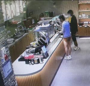 부산서 &apos;하의실종남&apos; 커피숍 출몰 112 신고… "엉덩이가 훤히 보여"