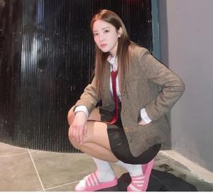 투애니원(2NE1) 산다라박, 교복 착용샷에 네티즌 반응 "또 나만 늙었지"