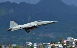 "대만 F-5E 전투기 2대, 훈련 중 충돌해 바다로 추락"…미국 합작으로 대만에서 생산된 기종