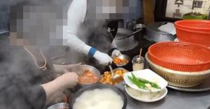 "열심히 하겠다"…&apos;깍두기 재사용 논란&apos; 부산 돼지국밥집, 영업재개