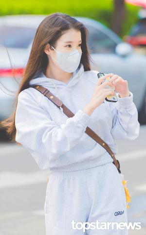 [HD포토] 아이유(IU), ‘옆모습도 귀여워’ (유희열의 스케치북 출근길)