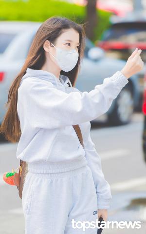 [HD포토] 아이유(IU), ‘하트 받고 가세요~’ (유희열의 스케치북 출근길)