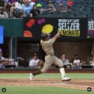 [메이저리그(MLB)] "김하성 화이팅"…샌디에이고 공식 SNS, 데뷔 홈런 기록한 김하성에 한국어 축하글