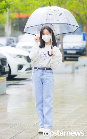[HD포토] 펜트하우스2 진지희, ‘우산마저 귀여운 걸’ (두시탈출 컬투쇼 출근길)