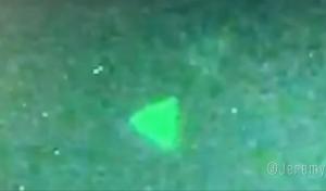 미국 해군 피라미드 모양 UFO 발견…18초 길이 영상에 3기의 UFO 찍혀