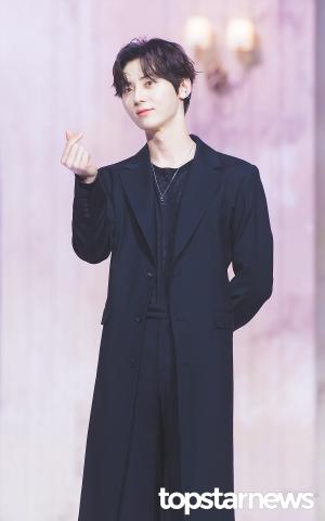 [HD포토] 뉴이스트(NU&apos;EST) 황민현, ‘美쳐버린 잘생김’ (INSIDE OUT 쇼케이스)