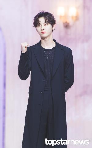 [HD포토] 뉴이스트(NU&apos;EST) 황민현, ‘블랙 의상과 대비되는 빛나는 피부’ (INSIDE OUT 쇼케이스)