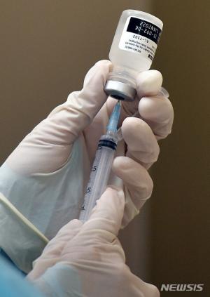 화이자·모더나 계열의 국산 메신저 리보핵산(mRNA) 백신 나올 수 있을까?…팔 걷어붙인 정부