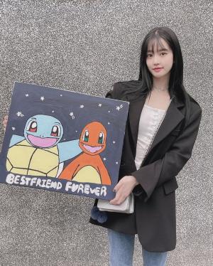 "저작권 침해 인지 못해"…이유비 측, 자선 경매 포켓몬 그림 해명