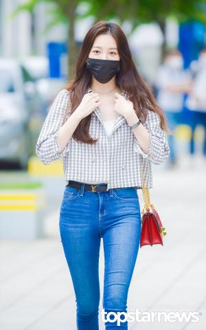 [HD포토] 걸스데이 유라, ‘흐린 날씨에도 돋보이는 백옥 피부’ (영스트리트 출근길)