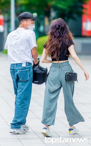 [HD포토] 걸스데이 유라, ‘매니저와 함께하는 라디오 출근길’ (영스트리트 출근길)