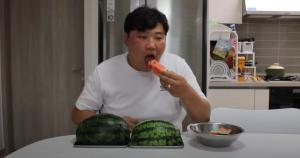 "먹을거 별로 없어요"…&apos;홍현희 시매부&apos; 천뚱, 수박 5kg 먹방
