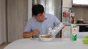 “시리얼을 국밥 먹듯이”…‘홍현희 시매부’ 천뚱, 시리얼 한 봉지·우유 1.5L 먹방 공개