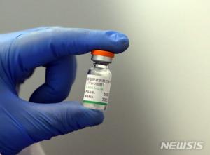 중국산 코로나19 백신 효능에 의문…접종률 높은데도 확진자 급증