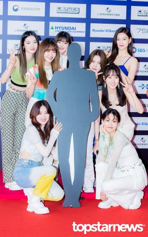 [UHD포토] 위키미키(Weki Meki), ‘키링과 함께해요~’ (2021 드림콘서트 레드카펫)