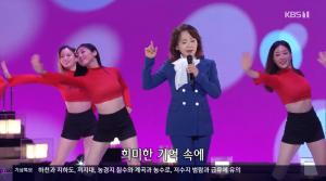 ‘가요무대’ 가수 김수희, 국민 떼창곡 ‘남행열차’로 오프닝 장식! 나이 잊은 열창