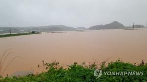 [내일 날씨] 남부지방 다시 &apos;물폭탄&apos;…"하천 범람·역류·감전사고 조심"