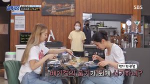 “베이컨의 굽기가”…소녀시대 효연·유리, ‘골목식당’ 비주얼 파스타집 방문→맛 평가