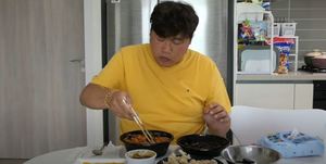"짜장·짬뽕 고민NO"…&apos;홍현희 시매부&apos; 천뚱, 해장 위해 중국집 세트 먹방
