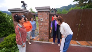 &apos;박원숙의 같이 삽시다&apos; 박원숙, “김원희만 보면 빚쟁이 악몽 떠올라”   26년 전 방송국 탈출 사건은?