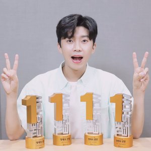 "임영웅이 임영웅했다…" 임영웅, SBS MTV &apos;더트롯쇼&apos; 4관왕 4개월 연속 1위…명예의 전당 올라