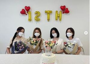 "이게 행복이지롱"…티아라 지연, 데뷔 12주년 기념해 &apos;완전체&apos; 뭉쳤다