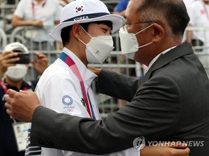 현대차, 양궁사 새로 쓴 태극궁사에 통큰 포상…양궁 3관왕 안산에 7억원, 김제덕에 4억원 포상