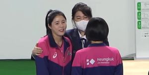 &apos;김연경 인터뷰 논란&apos; 사회자…알고보니 &apos;쌍둥이 배구선수&apos;와 절친?