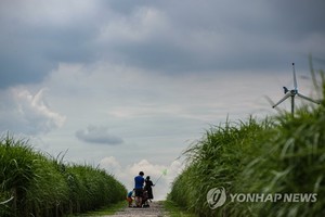 [오늘 날씨] 구름 많고 비 오는 광복절…낮 최고 32도