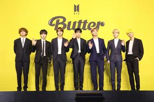 "죄송스러운 마음"…방탄소년단(BTS), &apos;아미들&apos; 아쉬워할 소식 전했다